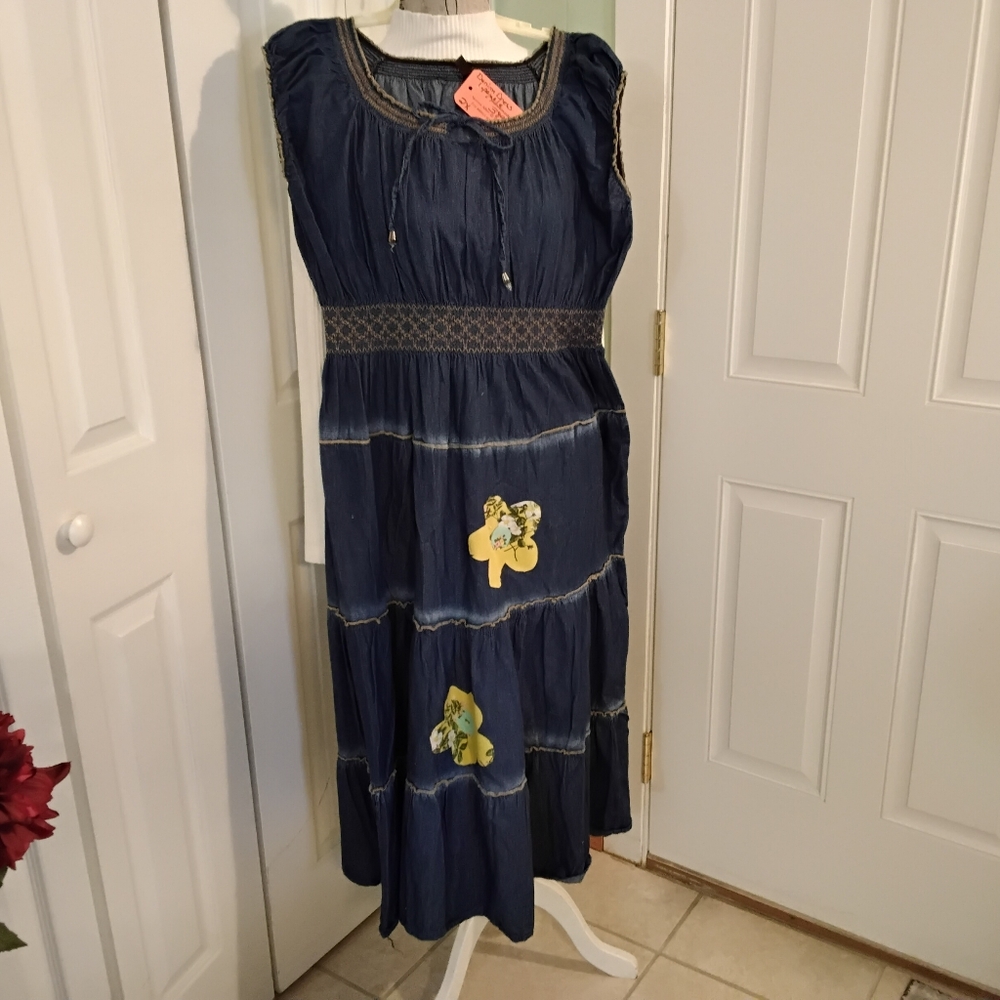 Sleeveless Navy Tiered Midi Dress with Embroidered Waist and Floral Appliqués